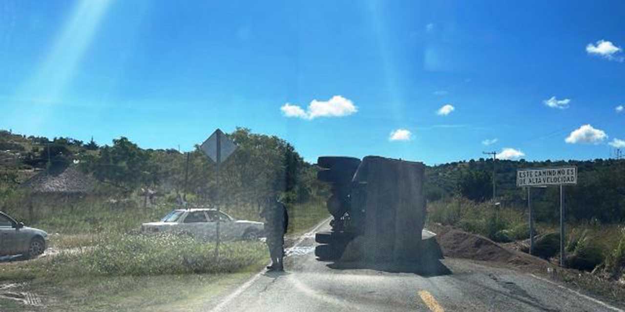 Vuelca camión en carretera Huajuapan-Acatlán | El Imparcial de Oaxaca