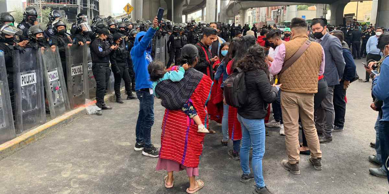 Policía de la CDMX repliega a los triquis y liberan carriles centrales de Periférico Sur | El Imparcial de Oaxaca