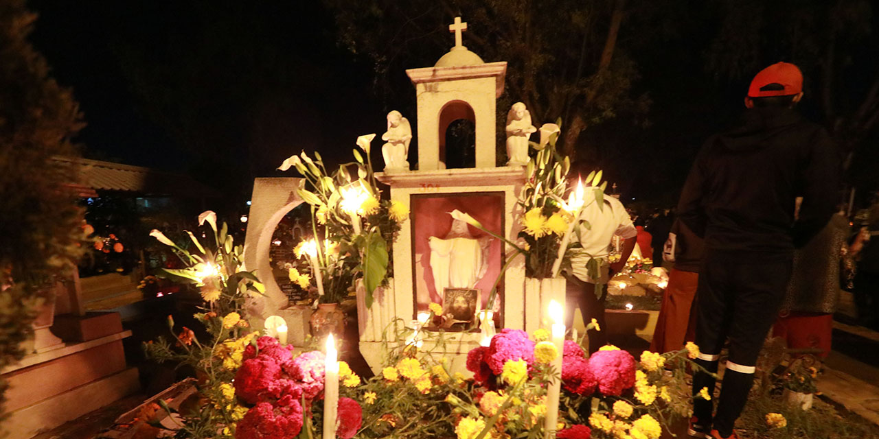 Velan a sus muertos en  Santa Cruz Xoxocotlán | El Imparcial de Oaxaca
