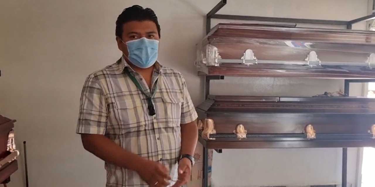 Rinde sus respetos a cuerpos antes de embalsamarlos | El Imparcial de Oaxaca