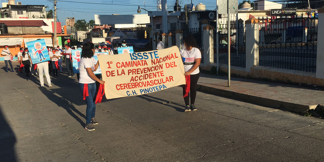 Trabajadores del ISSSTE marchan por Día Mundial del Accidente Cerebro-vascular | El Imparcial de Oaxaca