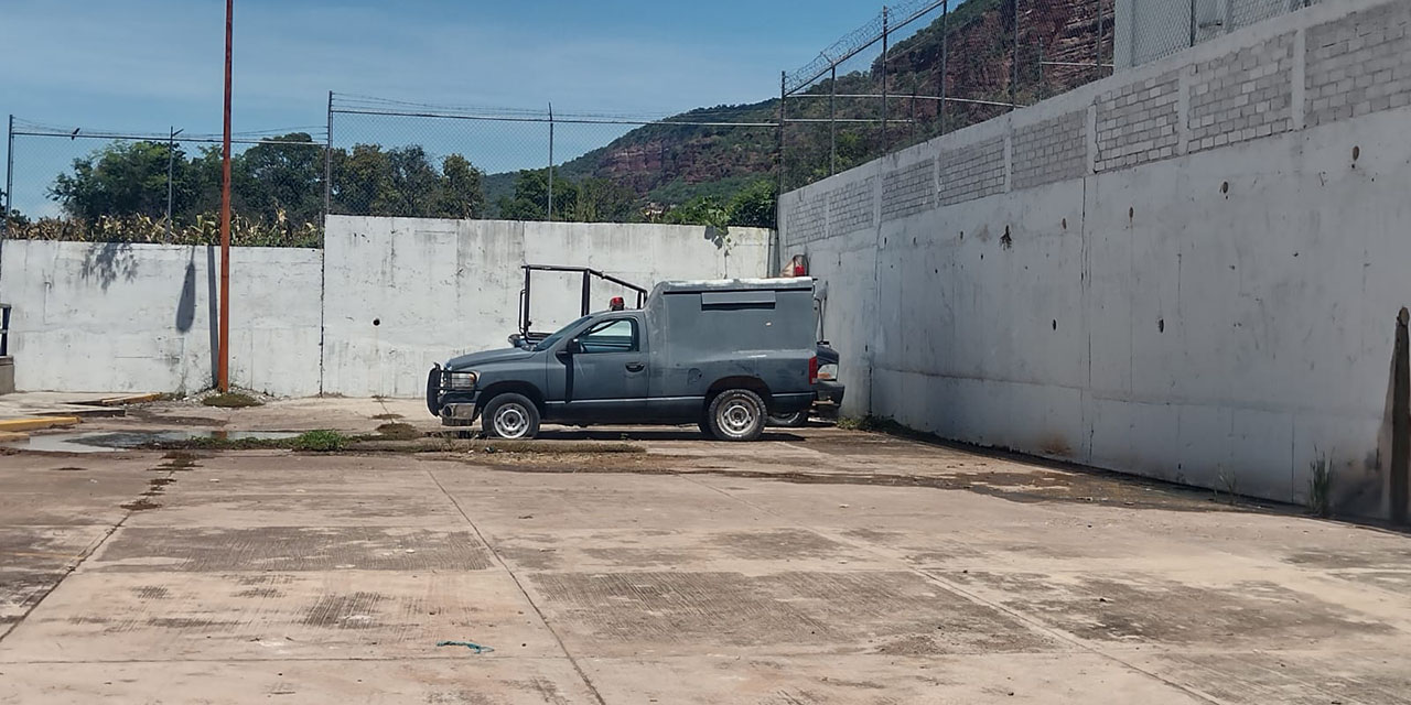 Vehículos del reclusorio de Cuicatlán se deterioran día a día | El Imparcial de Oaxaca