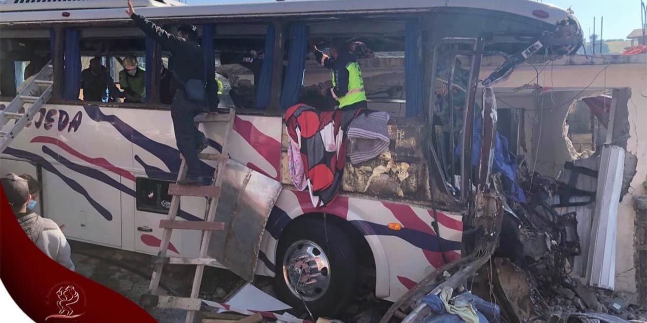 Autobús se quedara sin frenos; deja al menos 19 muertos | El Imparcial de Oaxaca
