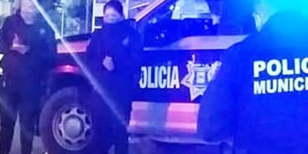 Detienen a 3 sujetos armados a bordo de un taxi en Huajuapan | El Imparcial de Oaxaca