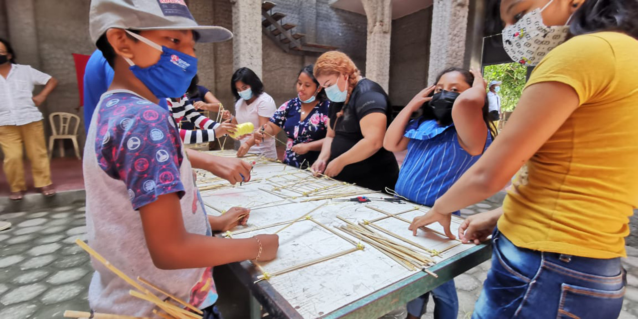 Imparten taller de elaboración del Biyé a menores de edad | El Imparcial de Oaxaca