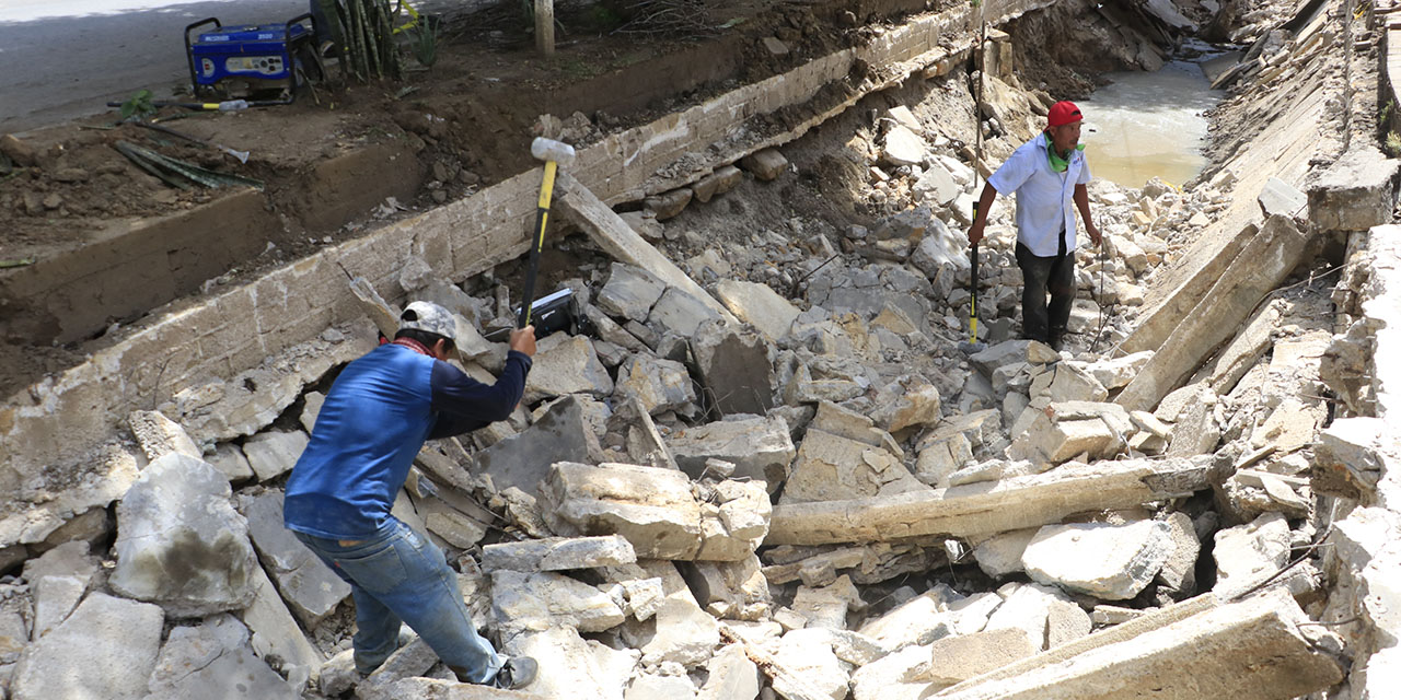 Inicia reparación de tramo de andador colapsado en Candiani | El Imparcial de Oaxaca