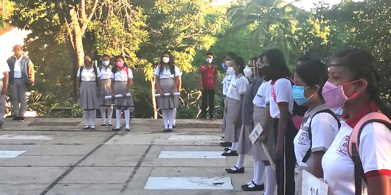 Regresan a las aulas en Huazolotitlán | El Imparcial de Oaxaca
