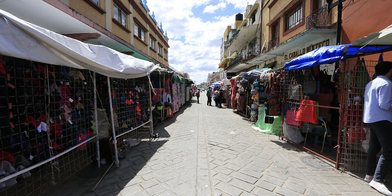 Comerciantes invaden nuevas calles; ayuntamiento denunciará a UACOL | El Imparcial de Oaxaca Comerciantes invaden nuevas calles; ayuntamiento denunciará a UACOL | El Imparcial de Oaxaca