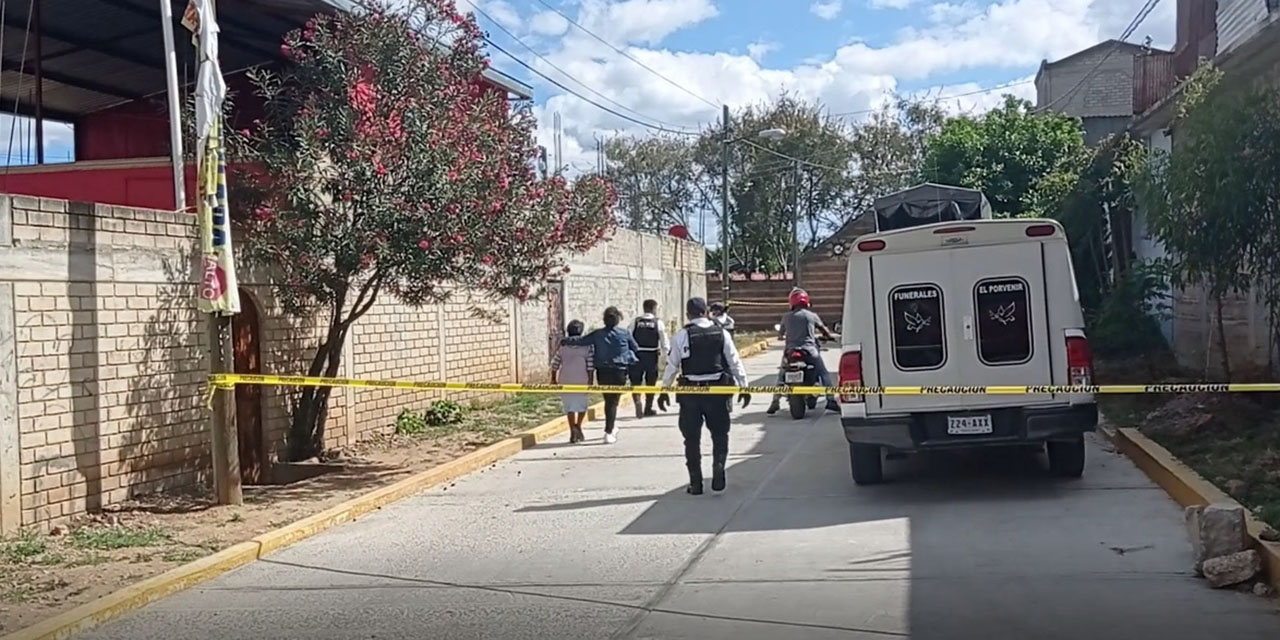 Tirada en el piso, con múltiples golpes en el cuerpo y cabeza, así fue encontrada una mujer en Atzompa | El Imparcial de Oaxaca Tirada en el piso, con múltiples golpes en el cuerpo y cabeza, así fue encontrada una mujer en Atzompa | El Imparcial de Oaxaca