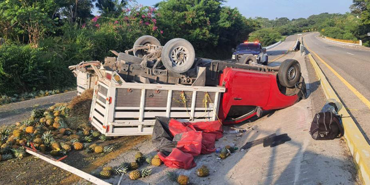 Se le caen las piñas en la Carretera Federal 200 | El Imparcial de Oaxaca Se le caen las piñas en la Carretera Federal 200 | El Imparcial de Oaxaca