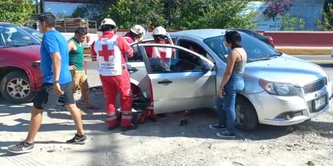Aparatoso percance deja  una persona lesionada | El Imparcial de Oaxaca