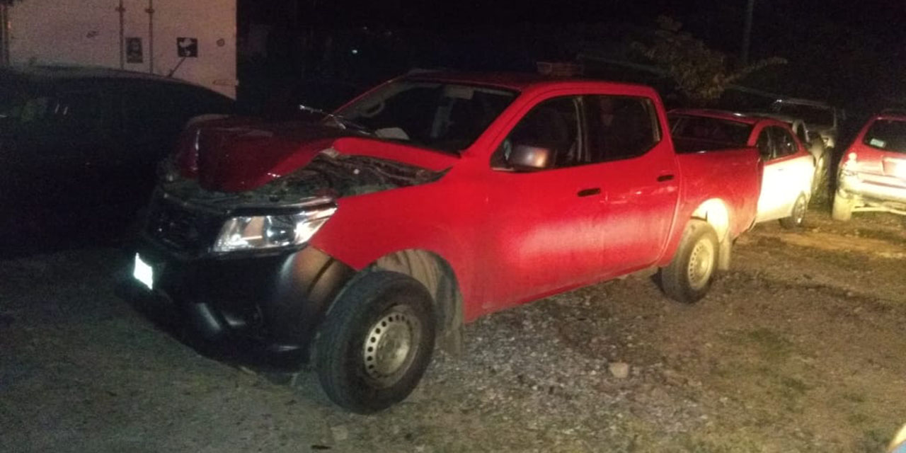Se impacta atrás de camioneta pasajera | El Imparcial de Oaxaca Se impacta atrás de camioneta pasajera | El Imparcial de Oaxaca