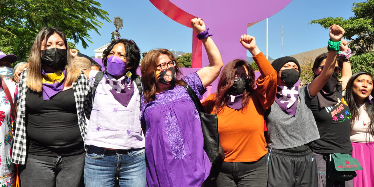 Develan anti monumenta contra el feminicidio y la violencia feminicida en Oaxaca