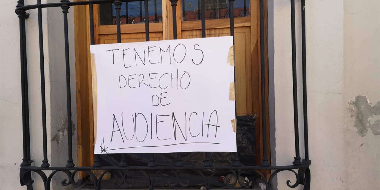 Protestan trabajadores de la Fiscalía de Oaxaca