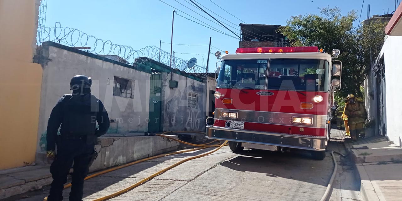 Video: Incendio alarma a vecinos en la colonia Bravo Ahuja
