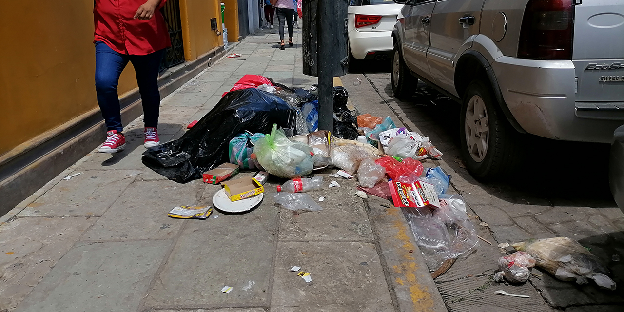 Por adeudo de ayuntamiento persiste basura en las calles | El Imparcial de Oaxaca