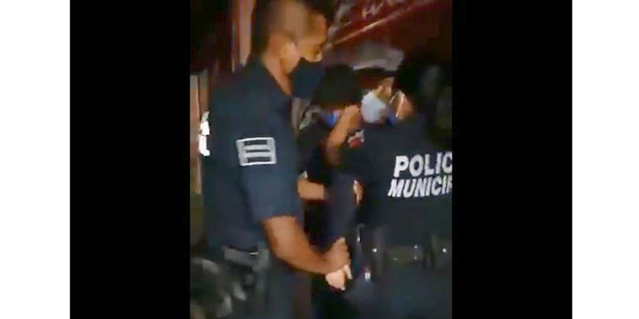 ¡Ebrio motociclista choca con patrulla! | El Imparcial de Oaxaca
