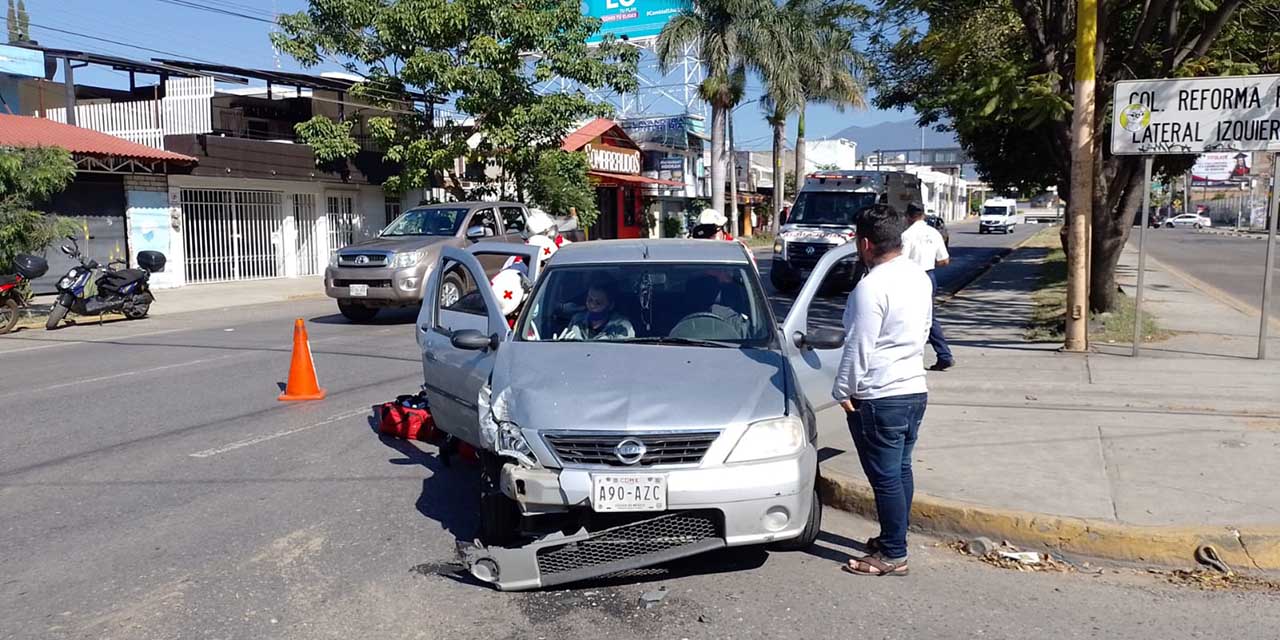 Choca auto contra autobús en Oaxaca | El Imparcial de Oaxaca