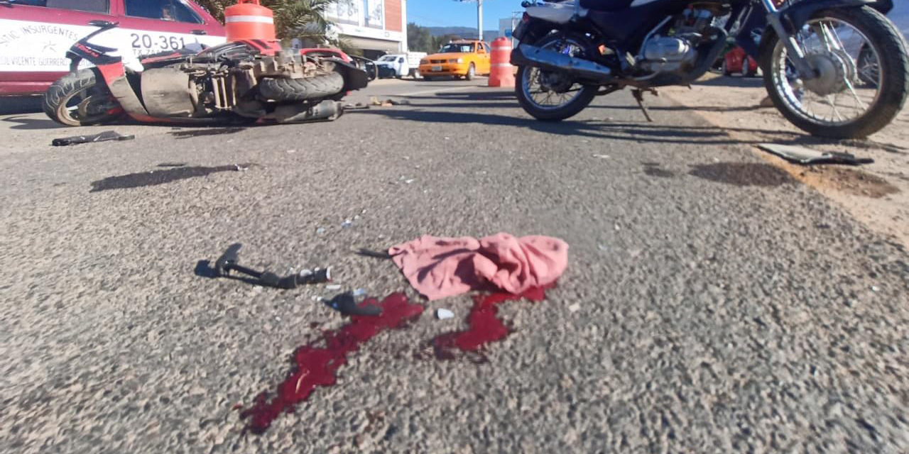 Brutal choque entre dos motociclistas en Símbolos Patrios | El Imparcial de Oaxaca