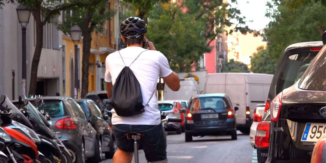 Video: !Que imprudente! Lo detienen por viajar a exceso de velocidad, en su bicicleta | El Imparcial de Oaxaca Video: !Que imprudente! Lo detienen por viajar a exceso de velocidad, en su bicicleta | El Imparcial de Oaxaca