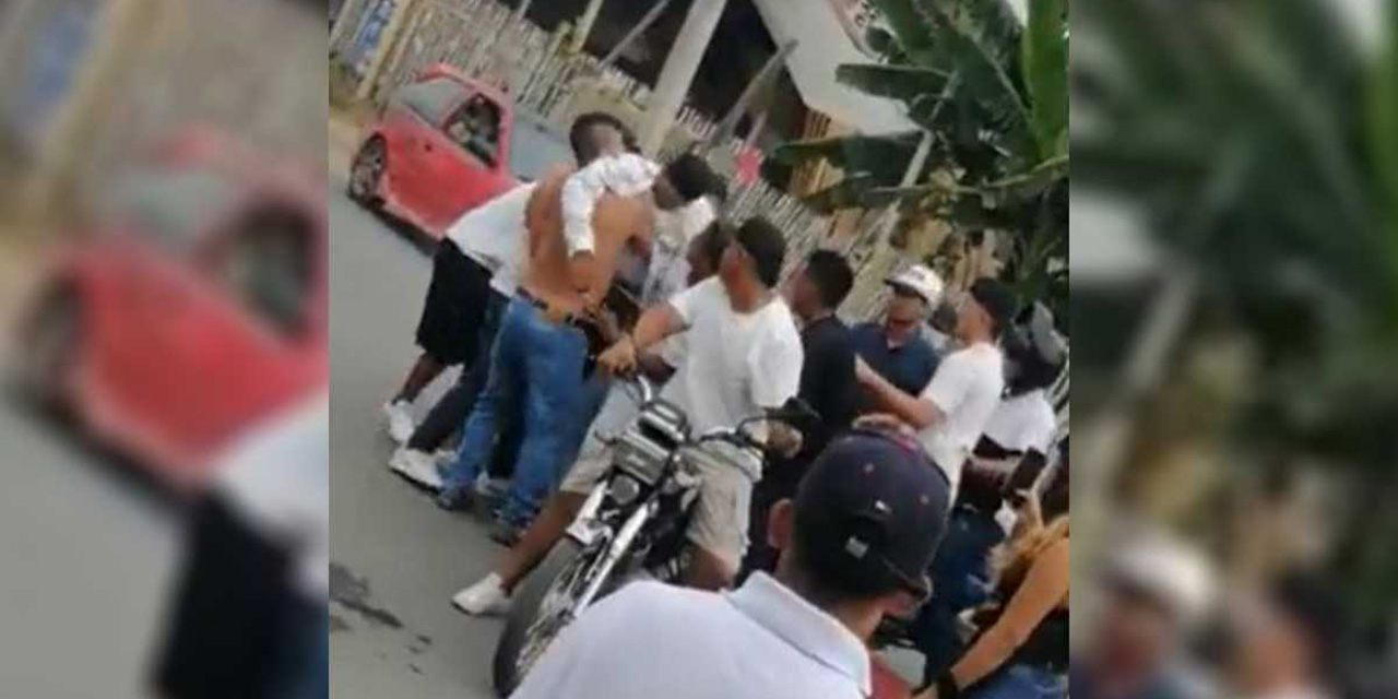 VIDEO: Sacan a muerto del ataúd para darle su último paseo en moto | El Imparcial de Oaxaca