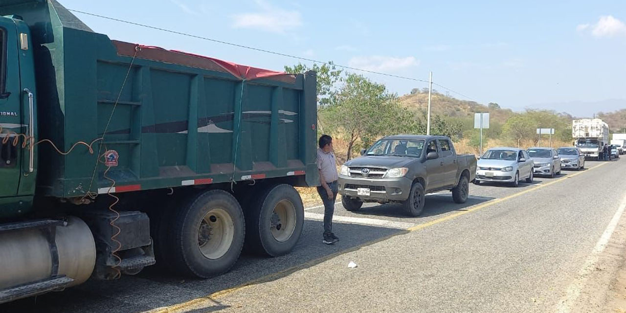 Cierran carretera a la  altura de El Carrizal | El Imparcial de Oaxaca