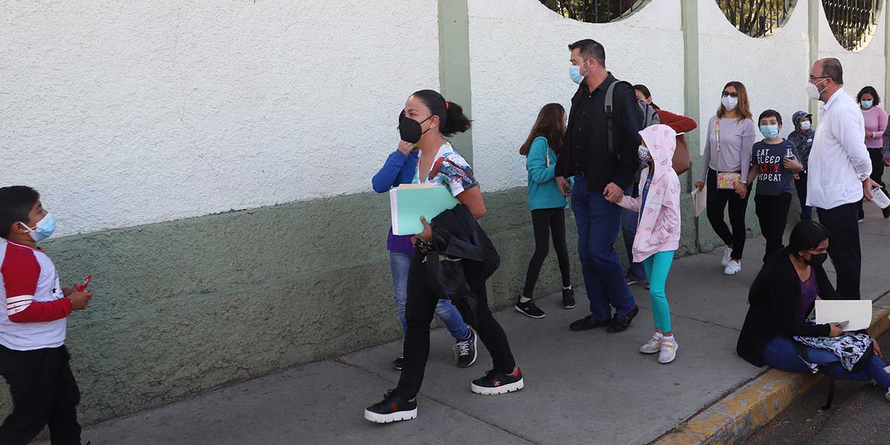 Niegan por segunda  ocasión vacunas a  menores amparados
