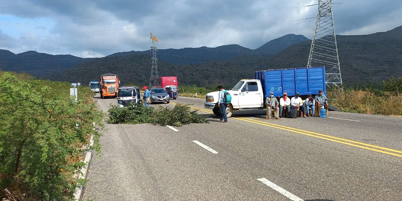 Pescadores huaves  cierran carreteras | El Imparcial de Oaxaca