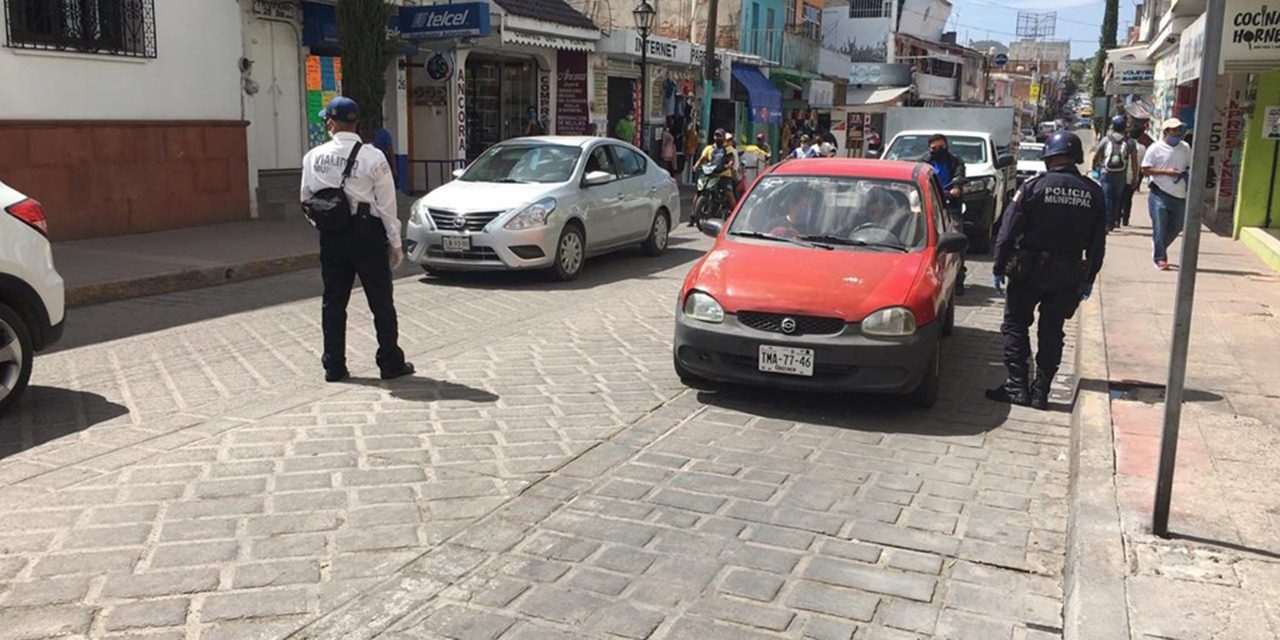 Chocan taxi y camioneta en centro de Huajuapan | El Imparcial de Oaxaca