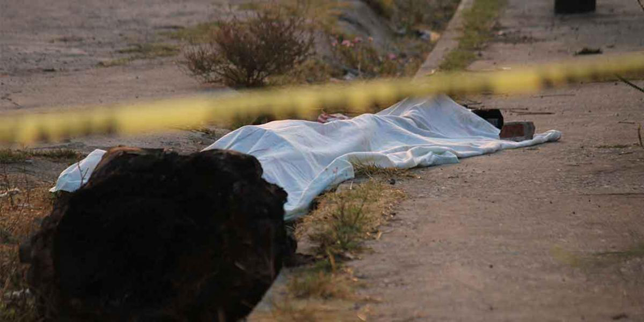 Abandonan dos cuerpos de mujeres a orilla de carretera; estaban maniatadas y envueltas en cobijas | El Imparcial de Oaxaca