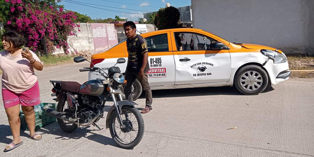 Se impacta en un taxi | El Imparcial de Oaxaca