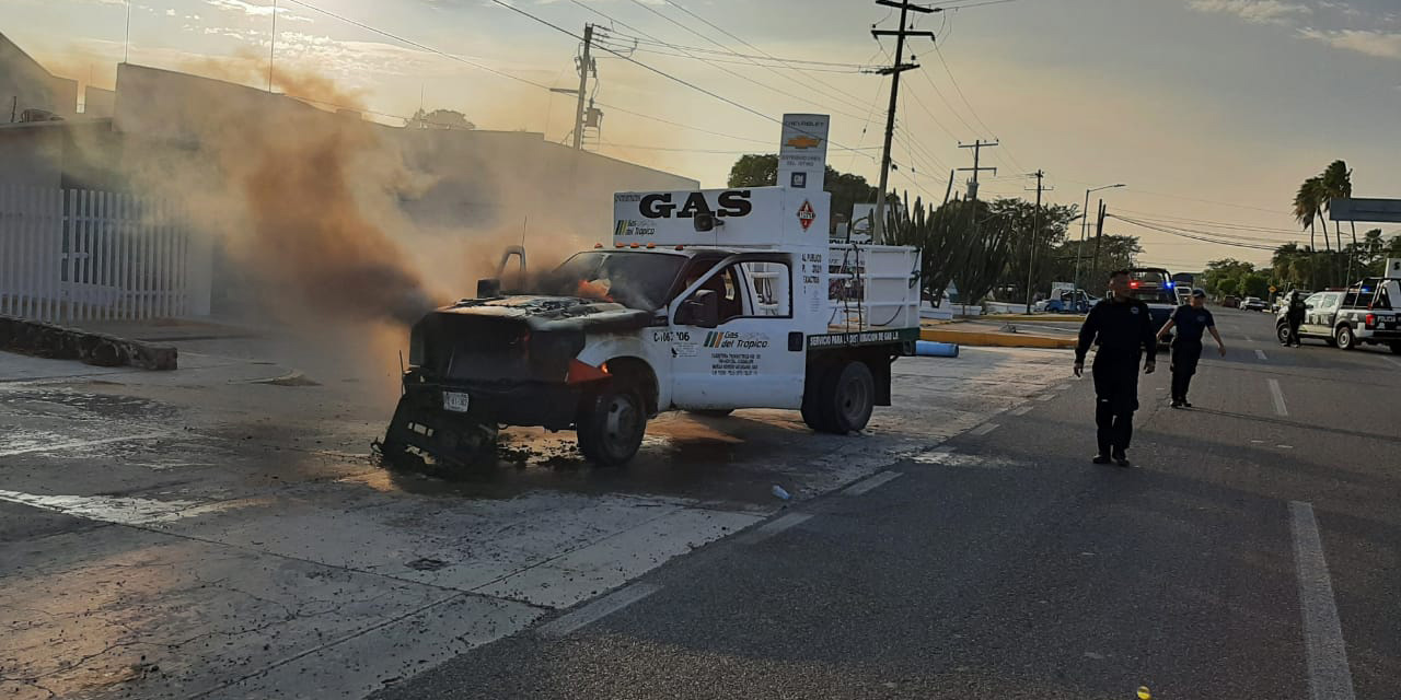 Se incendia camión repartidor de gas | El Imparcial de Oaxaca