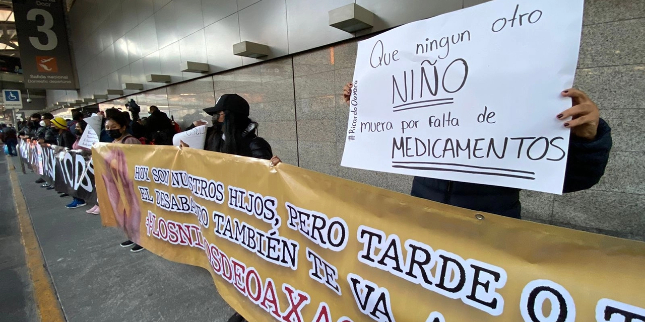 Protestan en AICM padres de niños con cáncer: Persiste desabasto de fármacos en las entidades | El Imparcial de Oaxaca