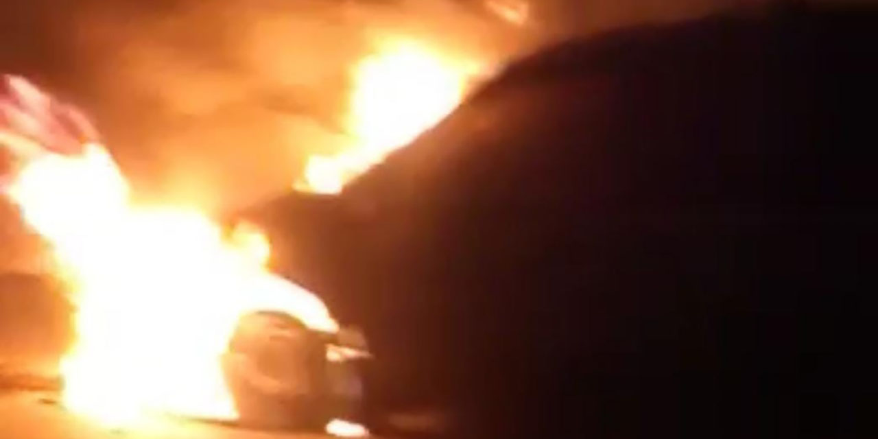 Arde camioneta en Santa Rosa