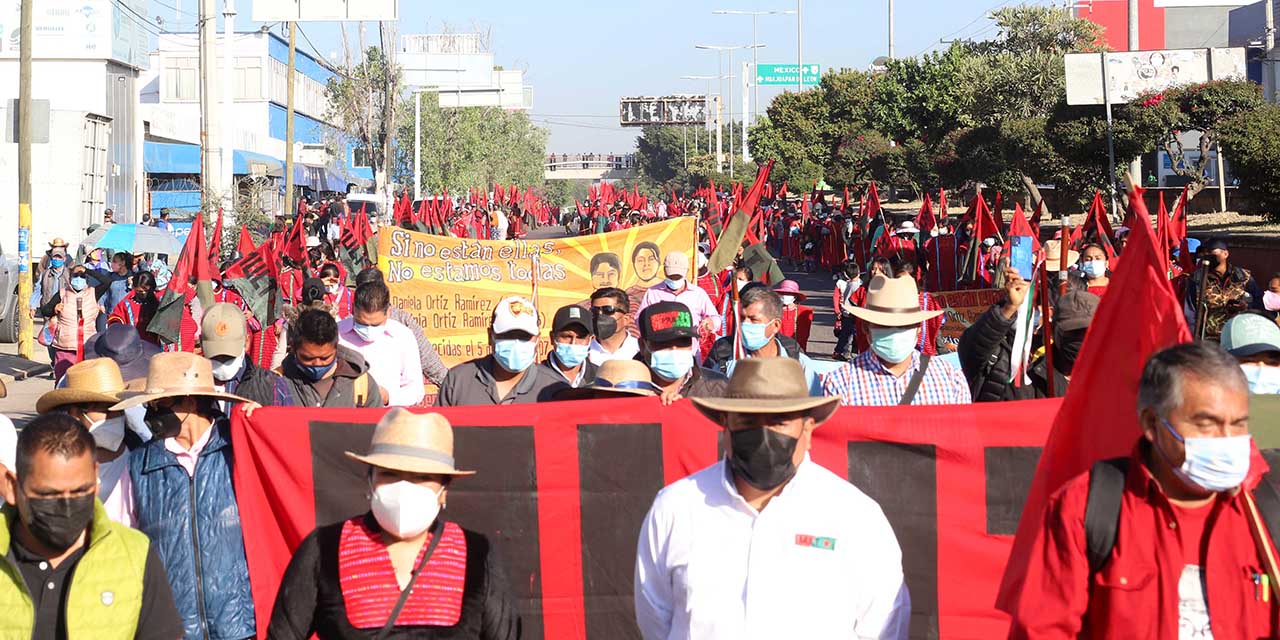 Sucesión, telón de fondo en  marcha del MULT; caos vehicular | El Imparcial de Oaxaca