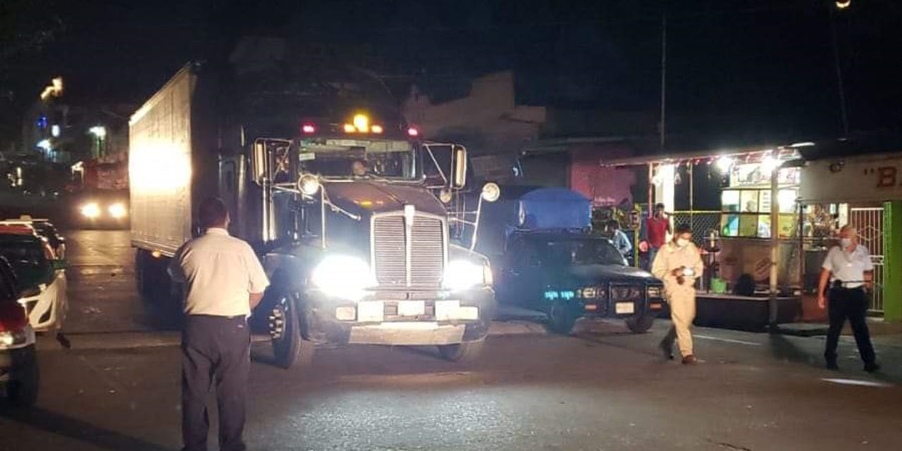 Por poco linchan a  trailero en Matías | El Imparcial de Oaxaca