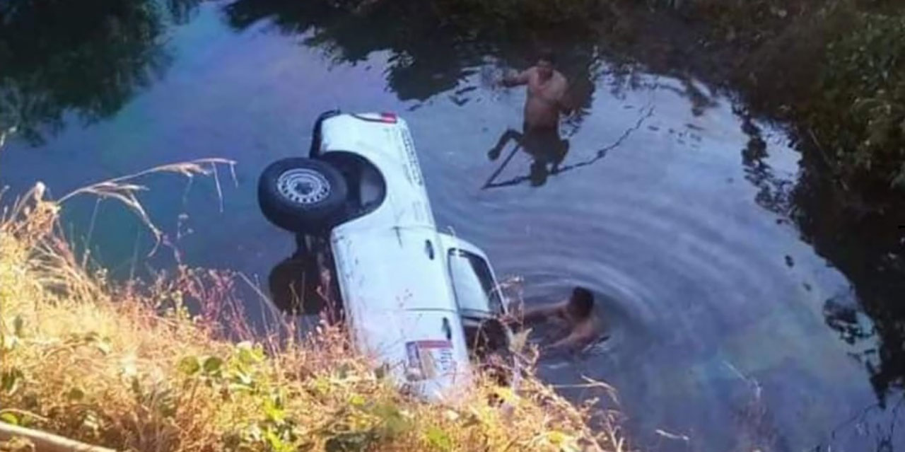 Muere conductor tras  caer en una laguna | El Imparcial de Oaxaca