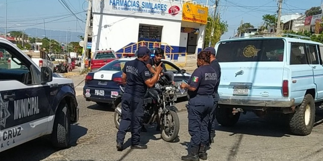 Taxi atropella a motociclista