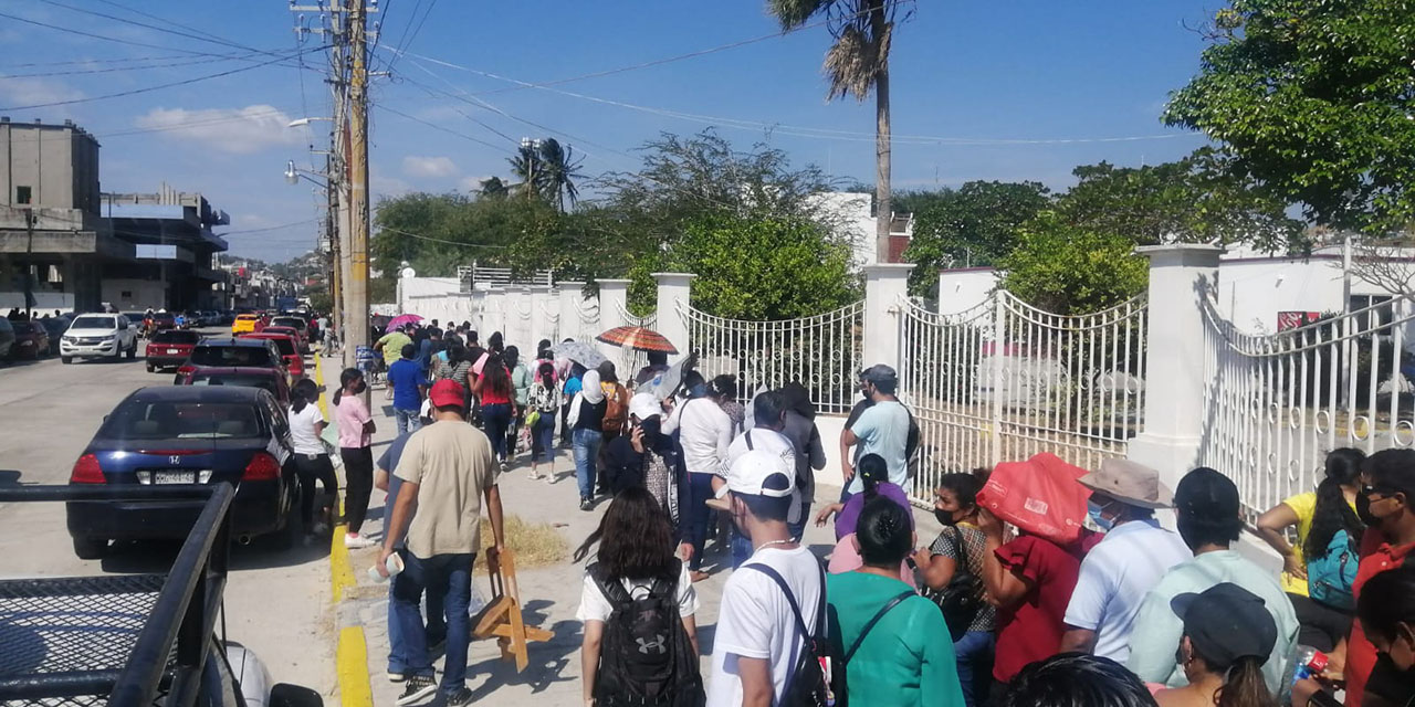 Vacunan a jóvenes  entre 15 y 17 años | El Imparcial de Oaxaca