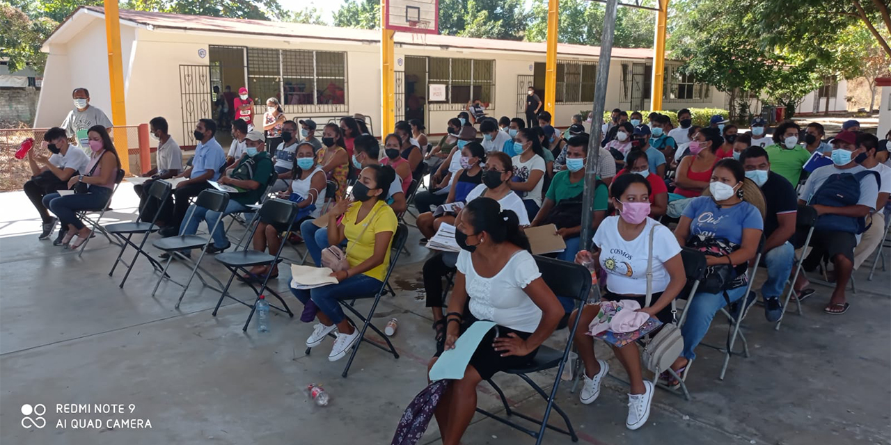 Gran afluencia en aplicación de vacunas contra Covid-19 | El Imparcial de Oaxaca