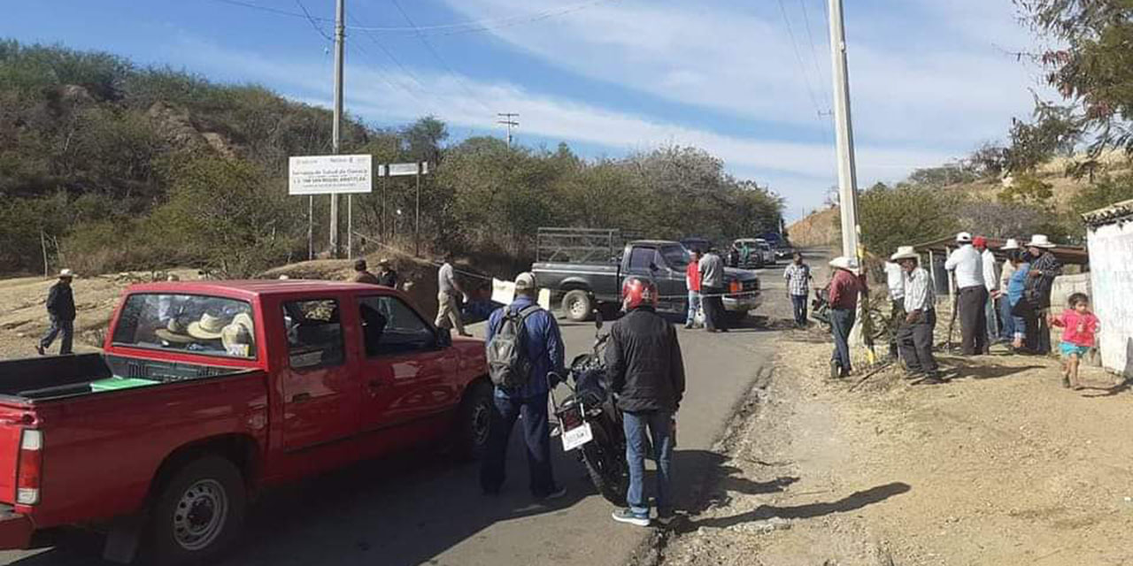 En Amatitlán toman palacio y  mantienen bloqueo carretero | El Imparcial de Oaxaca