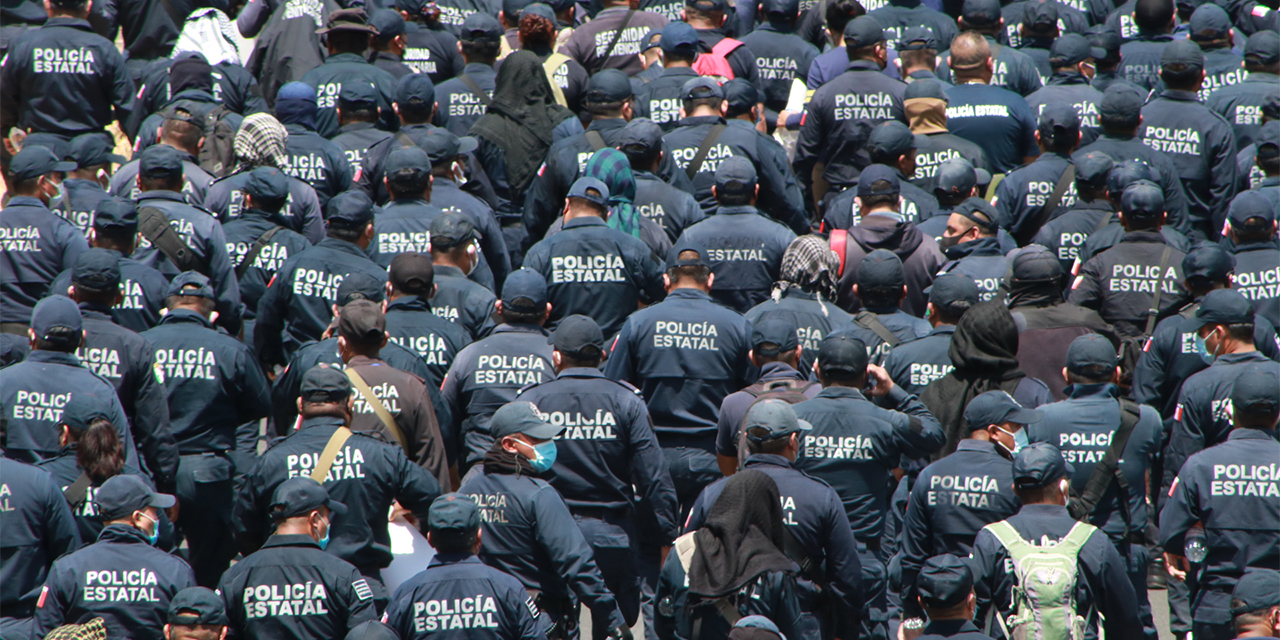 Policías alistan nueva jornada de lucha; funcionarios se fueron sin cumplir acuerdos | El Imparcial de Oaxaca