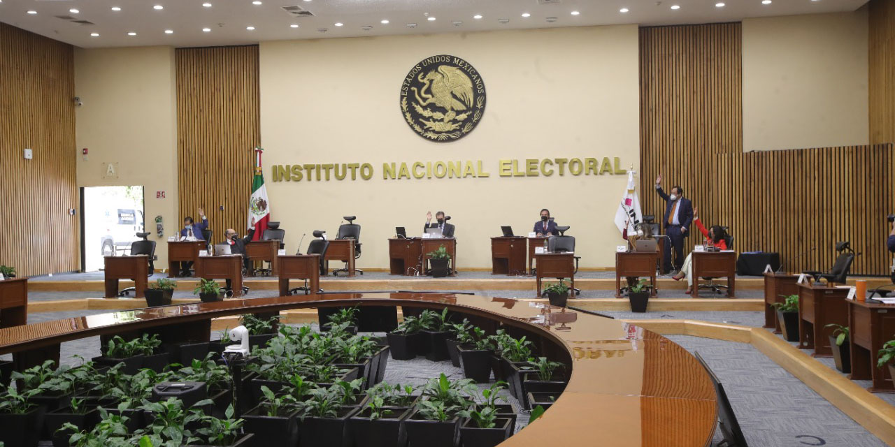 Explora  INE escenarios para  Revocación de Mandato