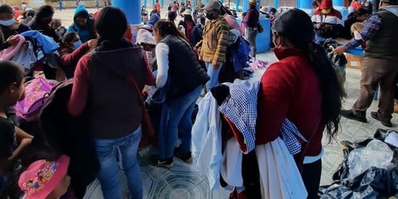 Brigada Yuu Baa Tlaxiaco  entrega ropa abrigadora  en poblados indígenas | El Imparcial de Oaxaca
