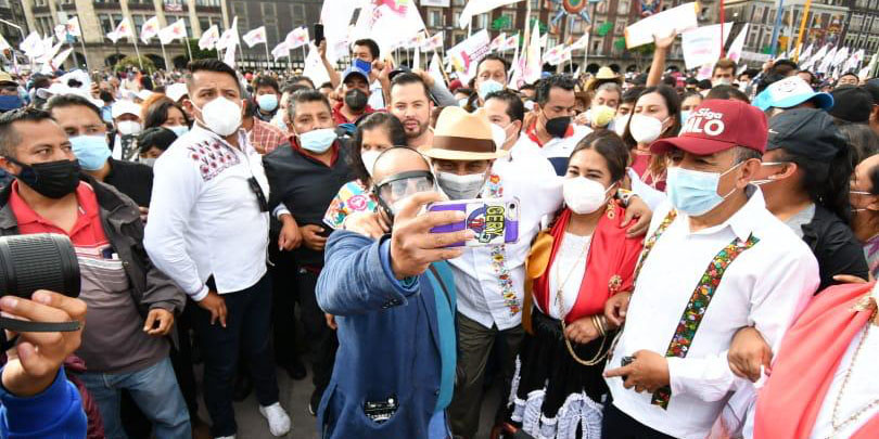 Miles de oaxaqueños se hacen presentes en 3er informe presidencial