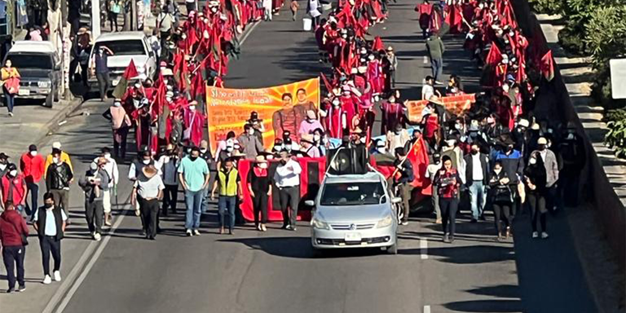Obras y protestas restringen la circulación vial hacia la capital oaxaqueña