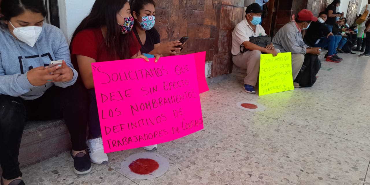 VIDEOS: Tras el desalojo violento, SUTSAH se declaran en huelga | El Imparcial de Oaxaca
