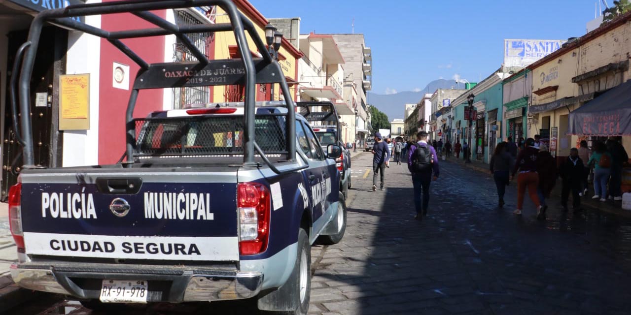 Ante Noche de Rábanos y vacaciones decembrinas, retiran a más ambulantes del centro histórico de Oaxaca