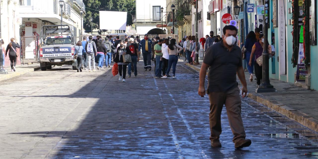 Ante Noche de Rábanos y vacaciones decembrinas, retiran a más ambulantes del centro histórico de Oaxaca