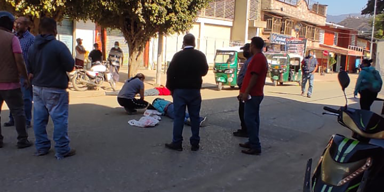 ¡Jueves caótico! Motociclistas sufren accidentes en pleno bloqueo | El Imparcial de Oaxaca